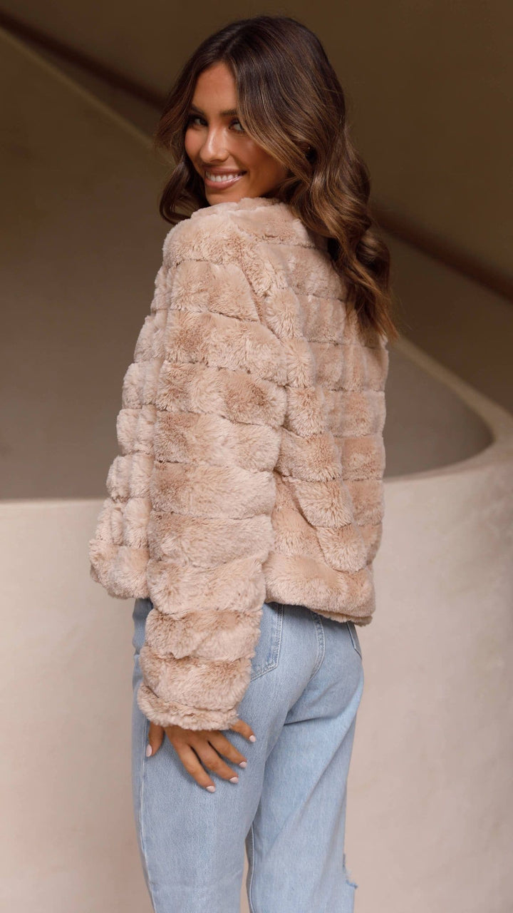 Women’s Crop Jacket – Faux Fur – Quilted – Open Front – Structured Fit – Plush Texture
