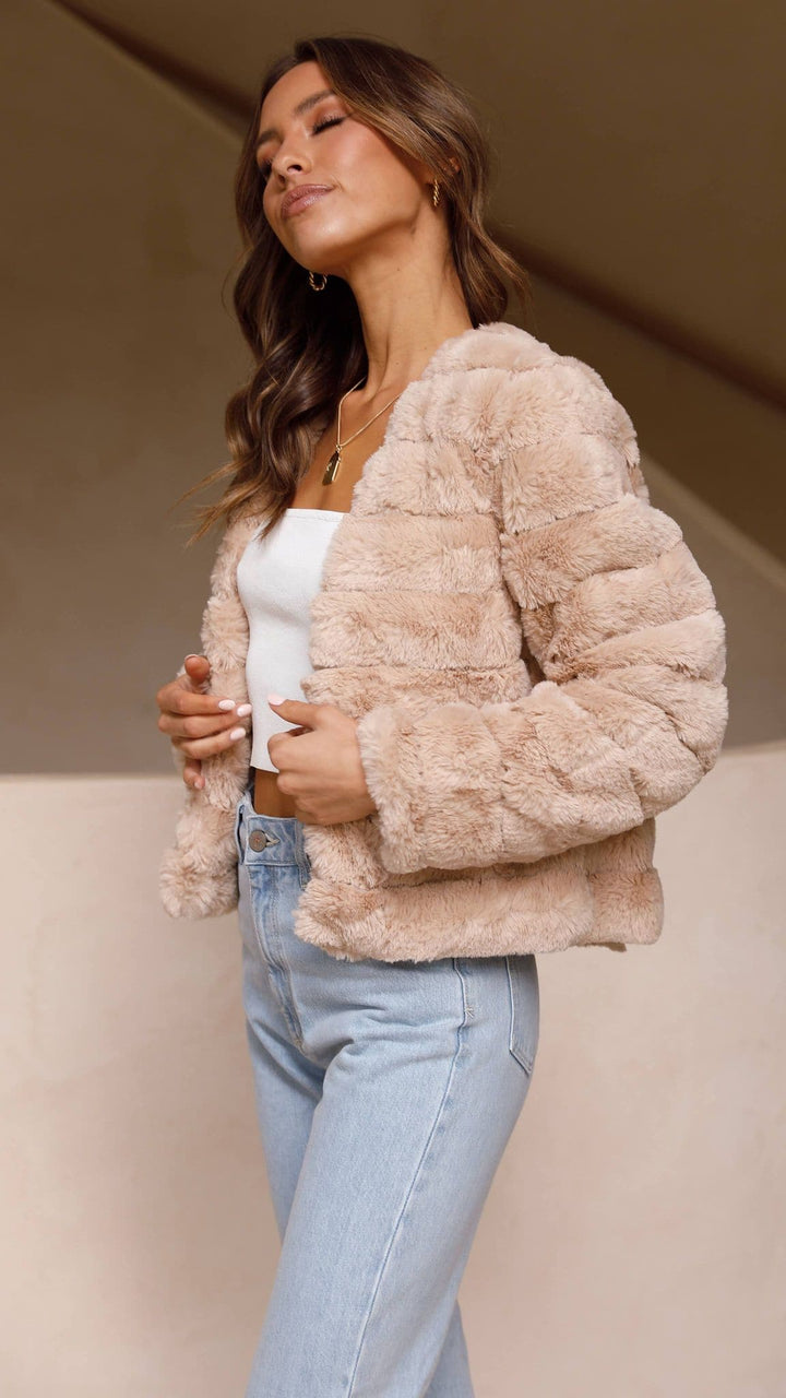 Women’s Crop Jacket – Faux Fur – Quilted – Open Front – Structured Fit – Plush Texture