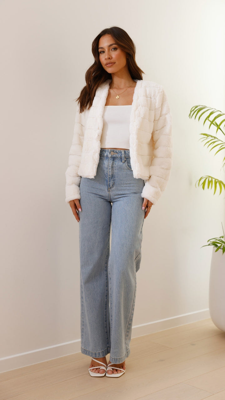 Women’s Crop Jacket – Faux Fur – Quilted – Open Front – Structured Fit – Plush Texture