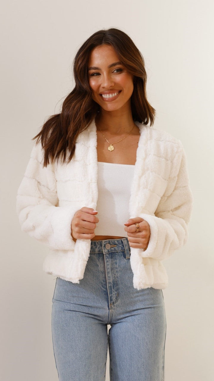 Women’s Crop Jacket – Faux Fur – Quilted – Open Front – Structured Fit – Plush Texture