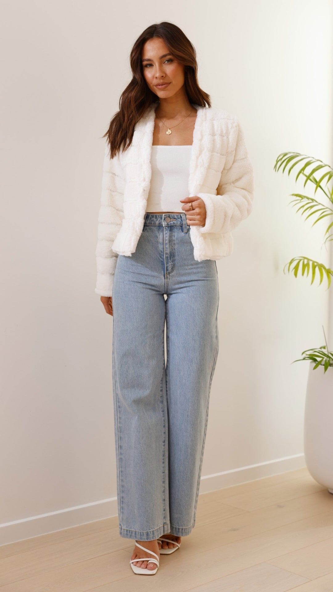 Women’s Crop Jacket – Faux Fur – Quilted – Open Front – Structured Fit – Plush Texture