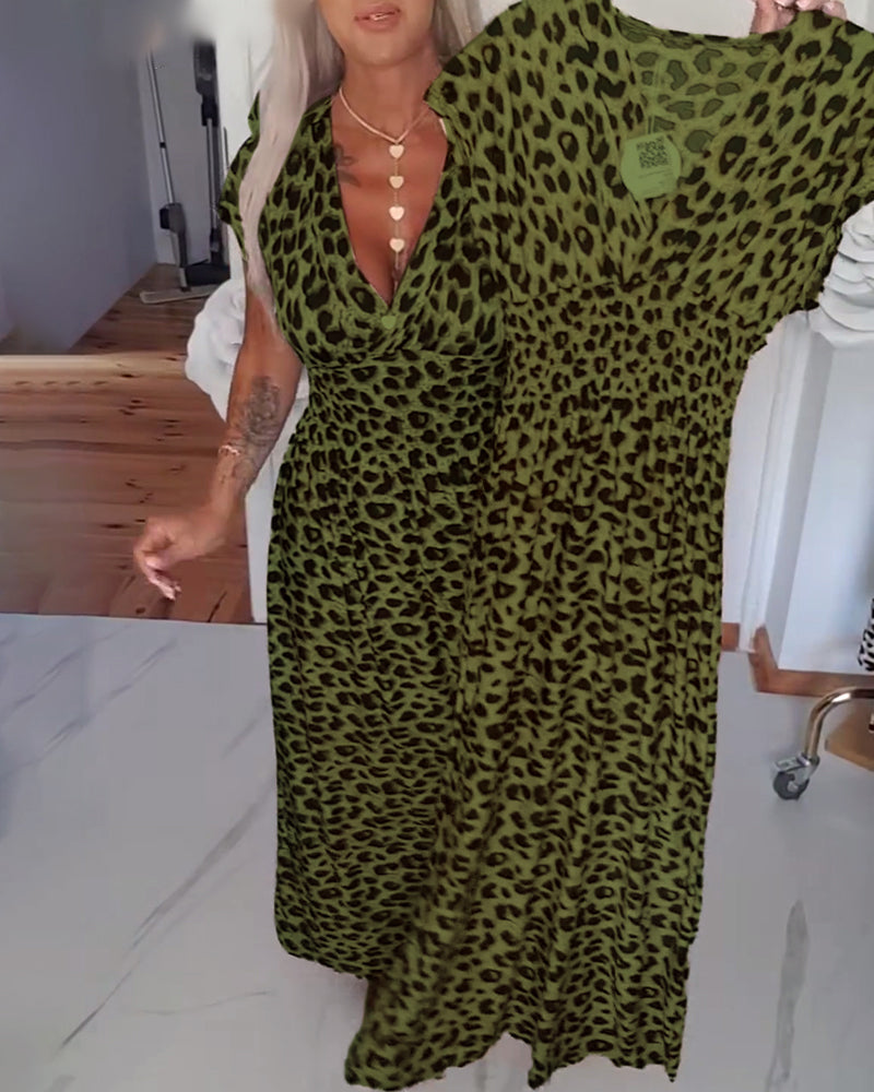 Elegant dress with leopard print and V-neck.