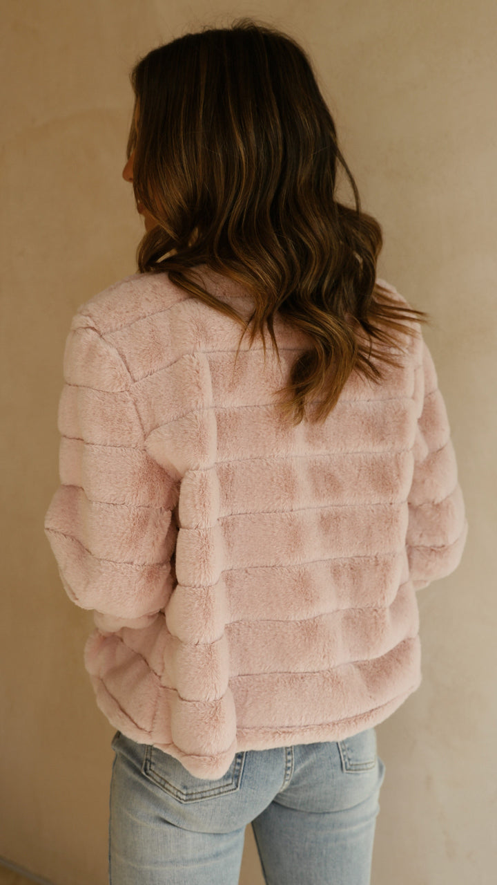 Women’s Crop Jacket – Faux Fur – Quilted – Open Front – Structured Fit – Plush Texture