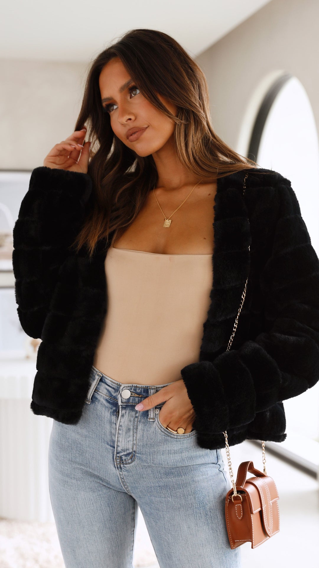 Women’s Crop Jacket – Faux Fur – Quilted – Open Front – Structured Fit – Plush Texture