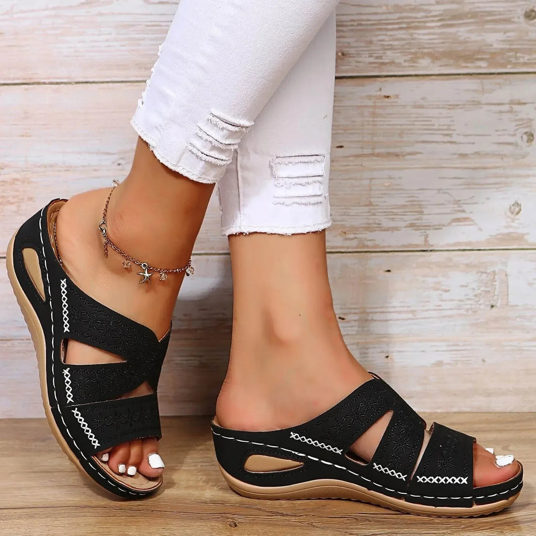 Sybil – Sandals with Crystal Clasp