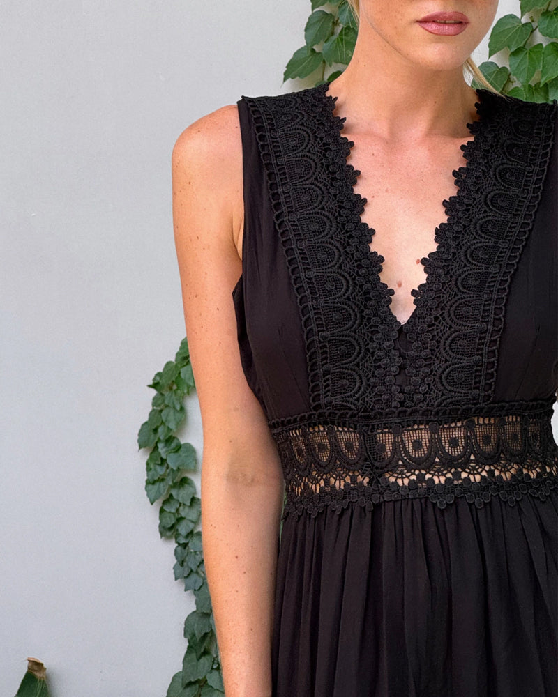 Charlotte | Sleeveless Boho-Style Midi Dress with Lace Details