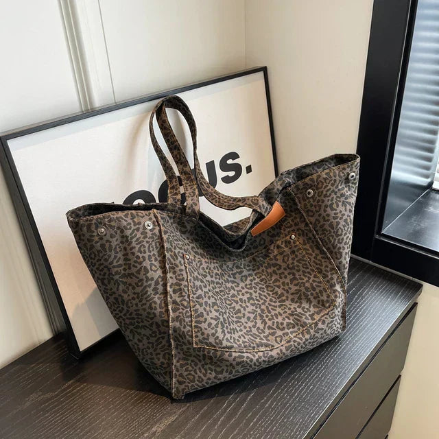 Women's Oversized Tote Bag - Striking Leopard Print Spacious