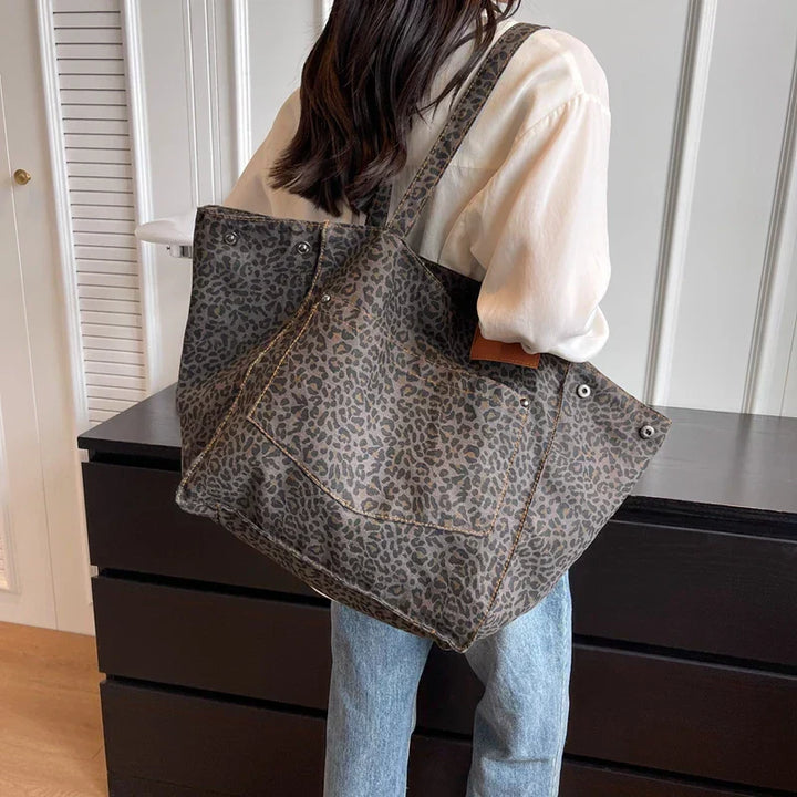 Women's Oversized Tote Bag - Striking Leopard Print Spacious